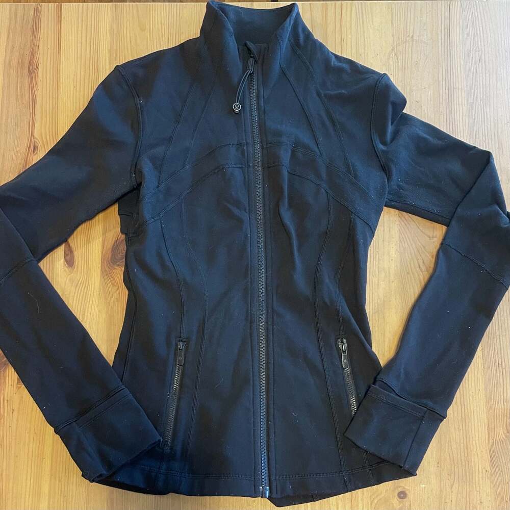 Lululemon Define Jacket Luon Black Size 2 Zip-up Athletica Workout GUC Sleek Fit